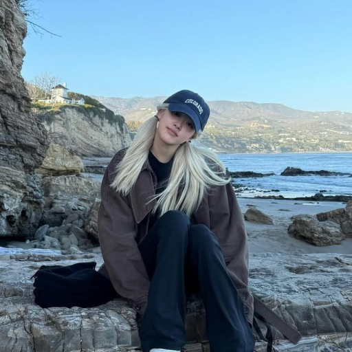 Profile picture of user Riyaxon