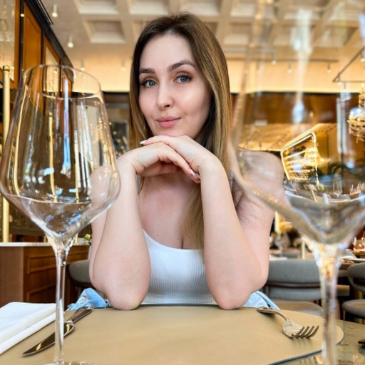 Profile picture of user Alina Ray